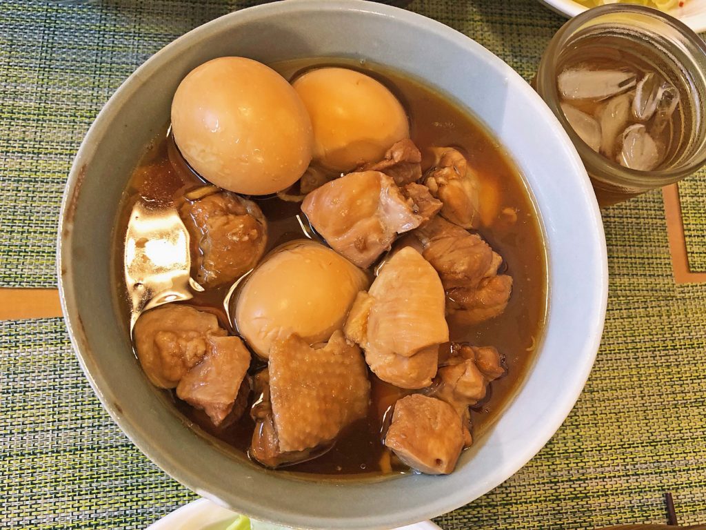 誰でも簡単、今日のレシピ:鶏もも肉と卵のサッパリ煮