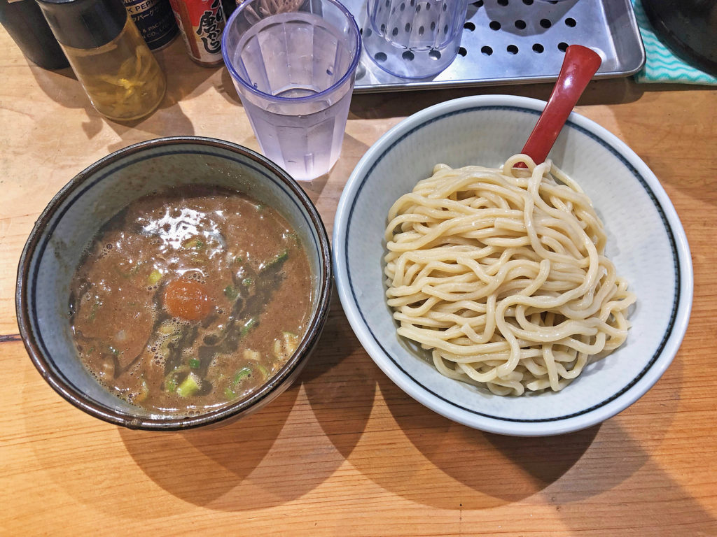 濃厚豚骨魚介のWスープ：新橋　煮干麺　月と鼈のつけもりと味玉