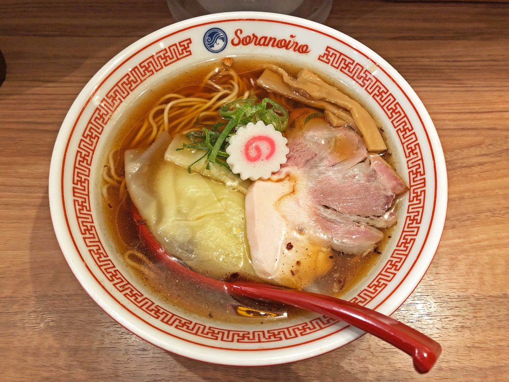 原点回帰で基本の醤油味ラーメンを食す:ソラノイロNIPPON