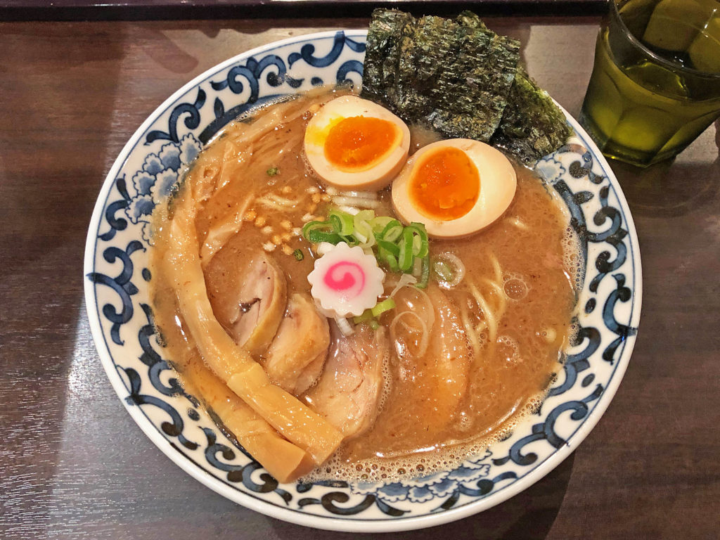 濃厚魚介豚骨Wスープの味の厚み：東京駅　斑鳩