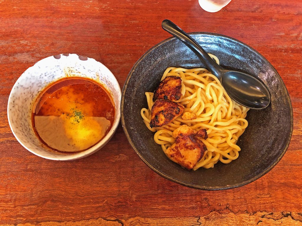 本格バターチキンカレーで太麺を食す:辛麺 真空 町田本店の「雷鳴」
