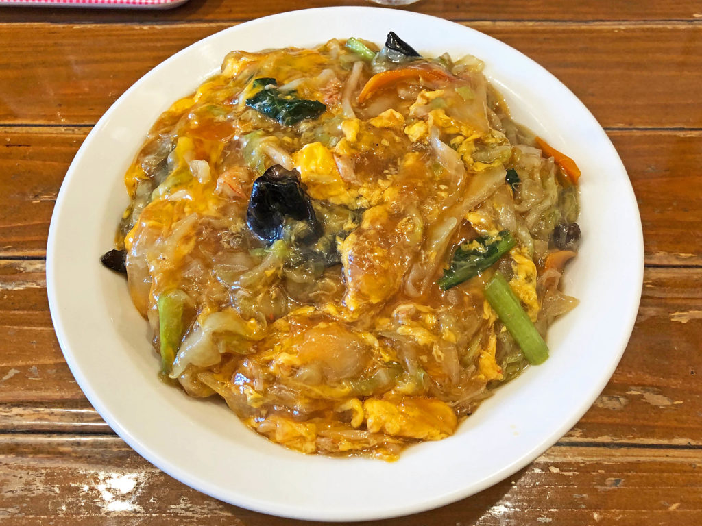 カニと椎茸の旨味の餡の香ばしい焼きそば：昌龍飯店のカニヤキソバ