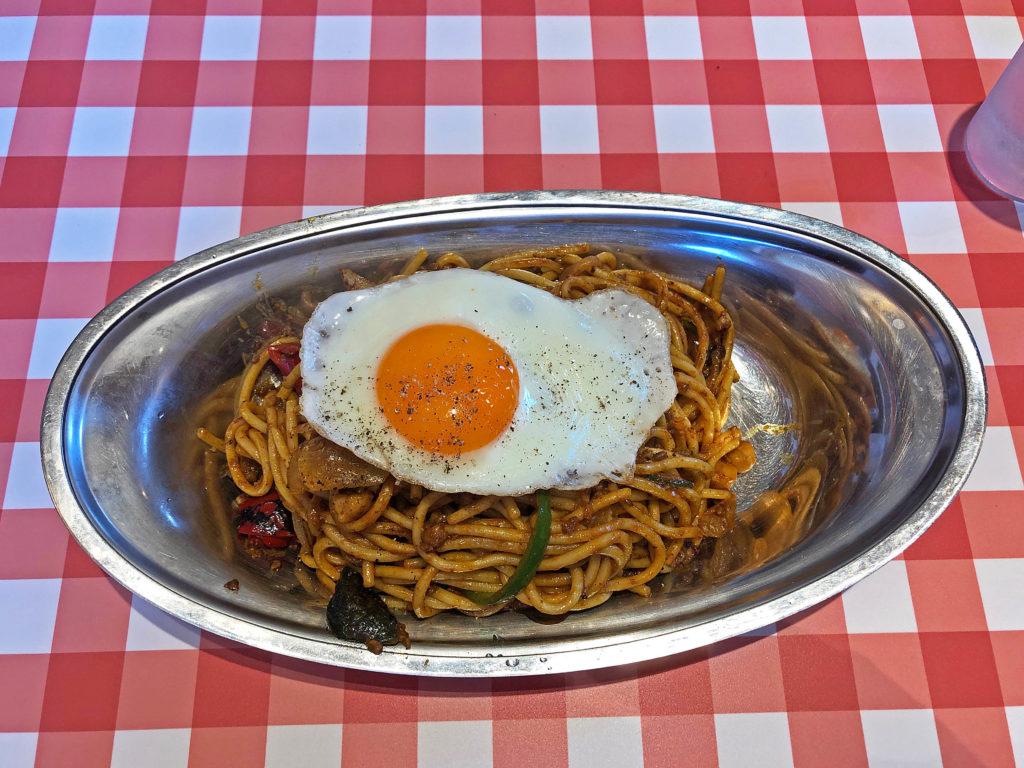 あの人気メニューが期間限定で復活!:パンチョのカレーナポ
