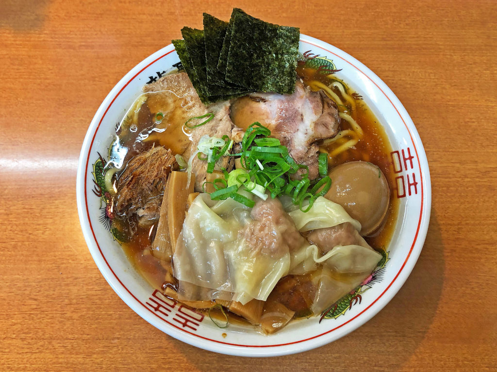 豚と魚介の清湯スープに牛油が絶品:鶴川 龍聖軒