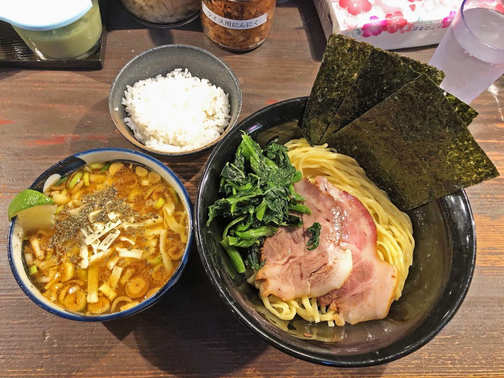 カレー＋家系＝旨い！：「クックら」の「豚骨カレーつけ麺(チーズ入り) 」