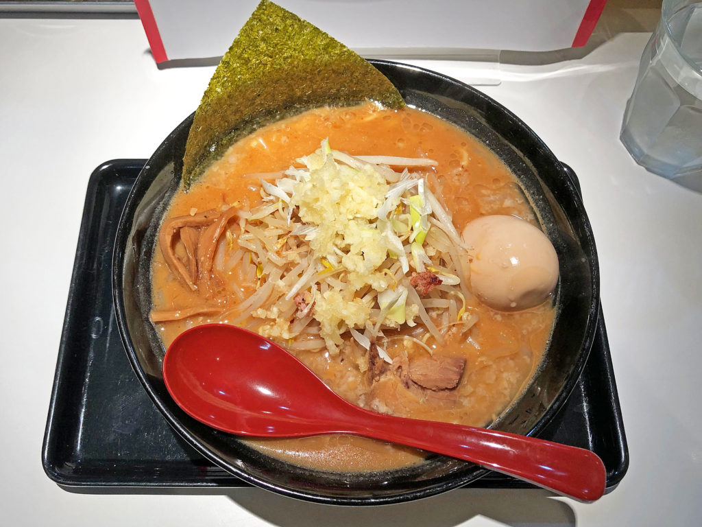 赤味噌と背脂のスープにニンニクが効いたパンチの有る一杯:3SO