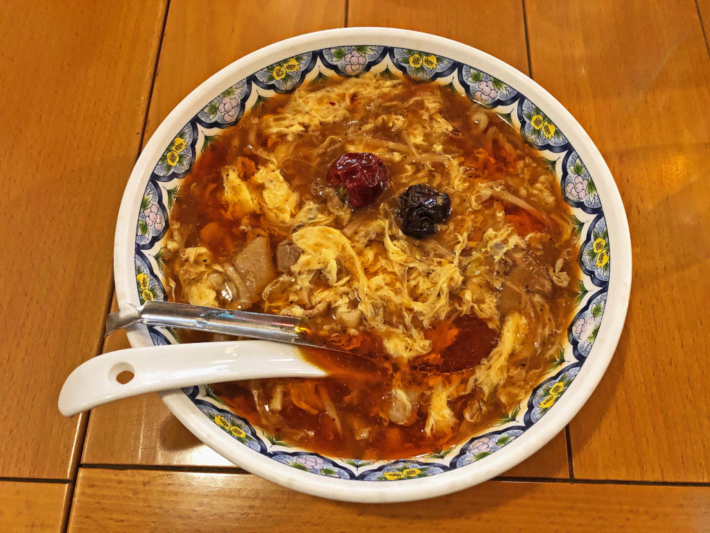 定番メニューはやっぱり美味い：中国ラーメン揚州商人の激辛酸辣湯麺