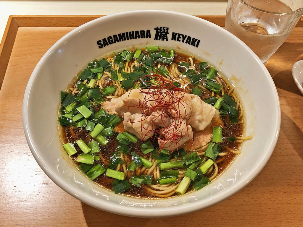 醤油とニラ香る「マルチョウそば」:Sagamihara 欅