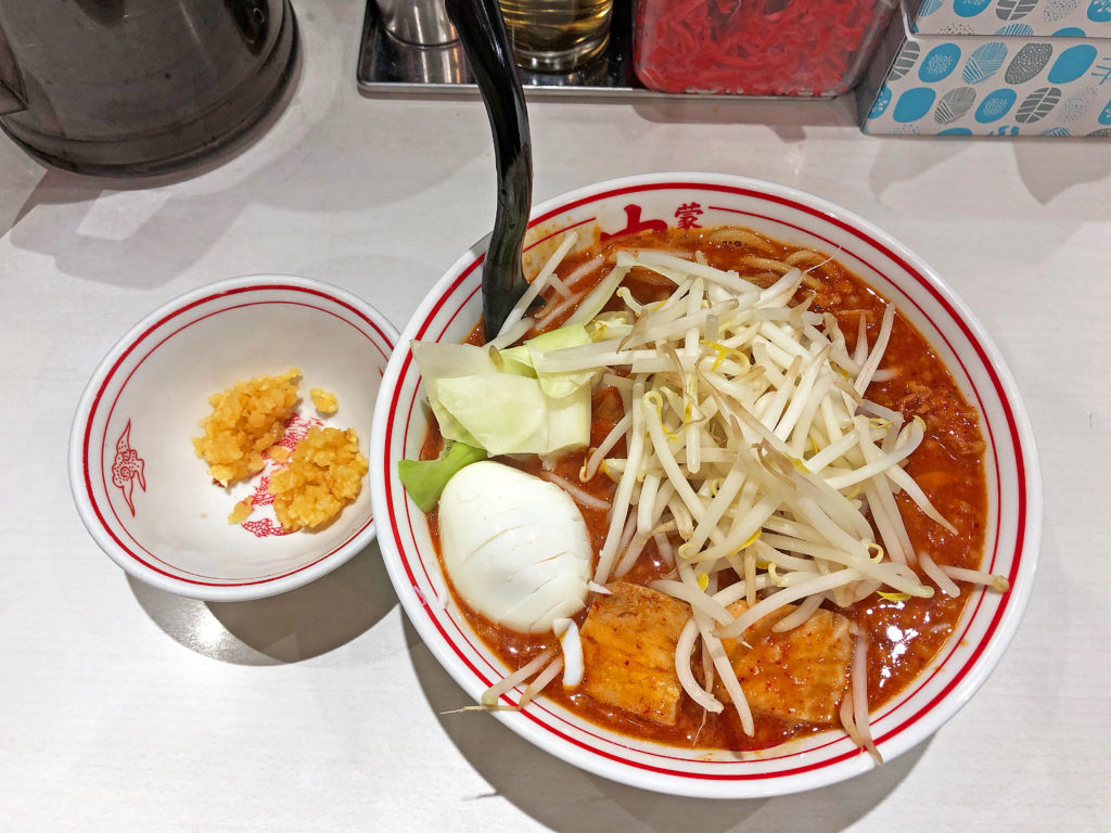 今度の「巨豚」は温かい北極：蒙古タンメン中本の「濃厚巨豚北極」