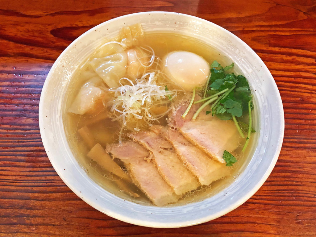 唯一無二のフワモチ麺と激ウマ塩味スープ:純手打ち 麺と未来