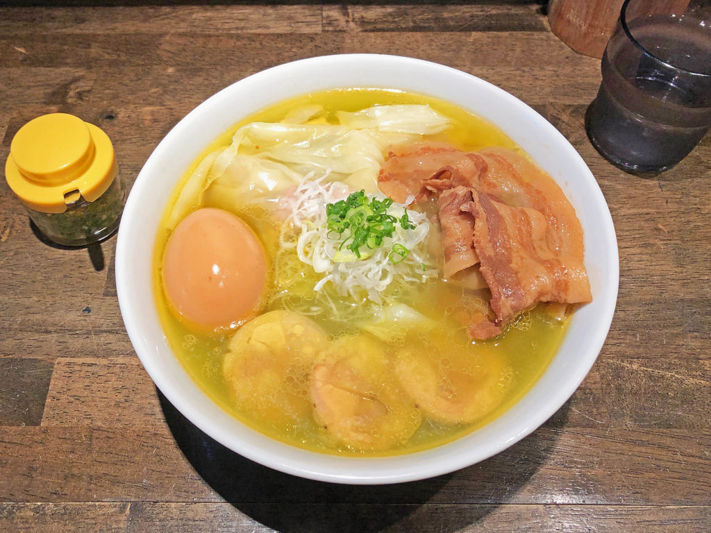 独特の辛い系ラーメン「青唐辛痛麺」：十人十色