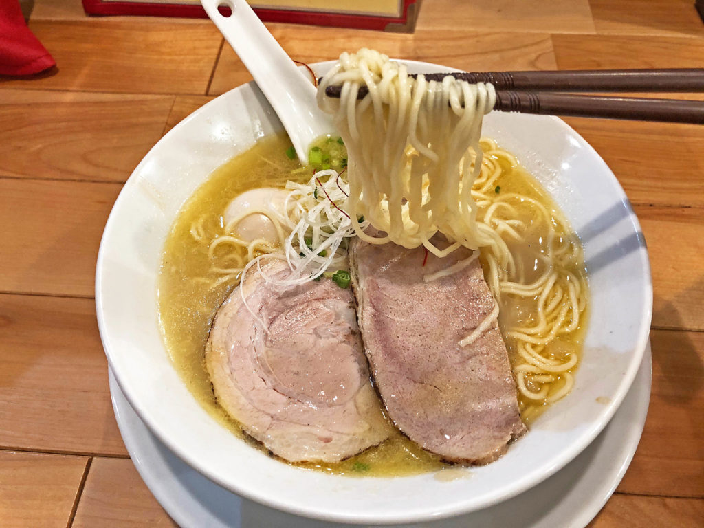 鶏白湯淡玉らーめんはコダワリの味:無化調 鶏白湯ラーメン 麺舗 作一
