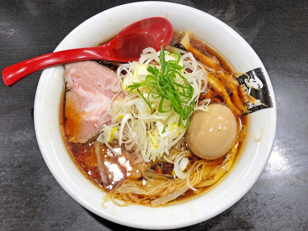 ネギたっぷり生姜ブラックらーめんが激ウマ：超純粋彩麺　天国屋