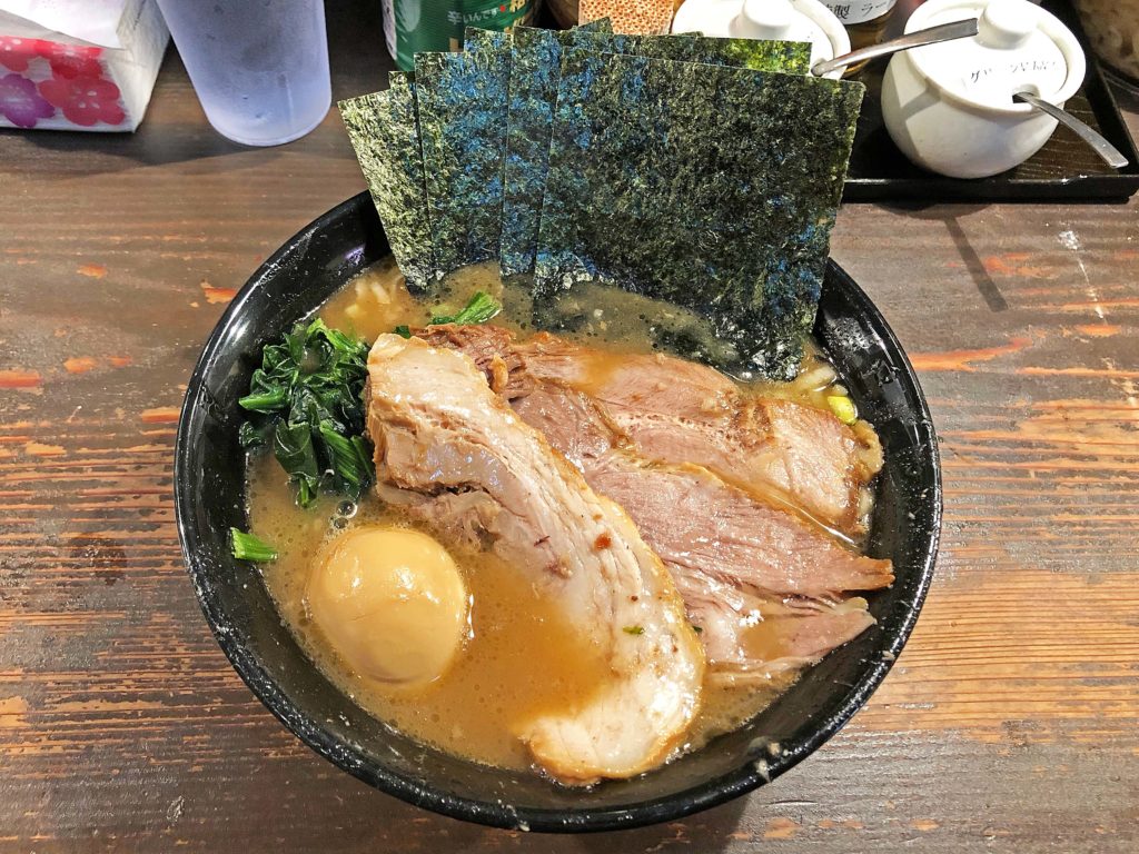 限定のバラチャーシューは柔らかジューシー:クックら