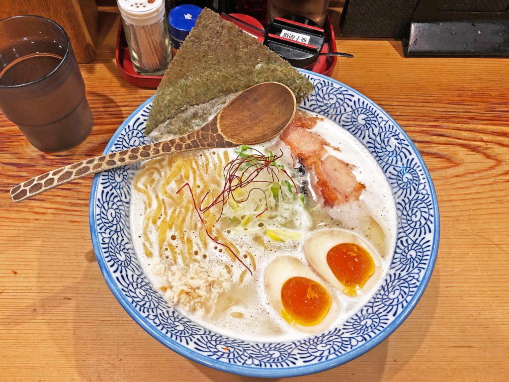 鶏白湯なのにスッキリ系の激ウマスープ:鶏そば そると