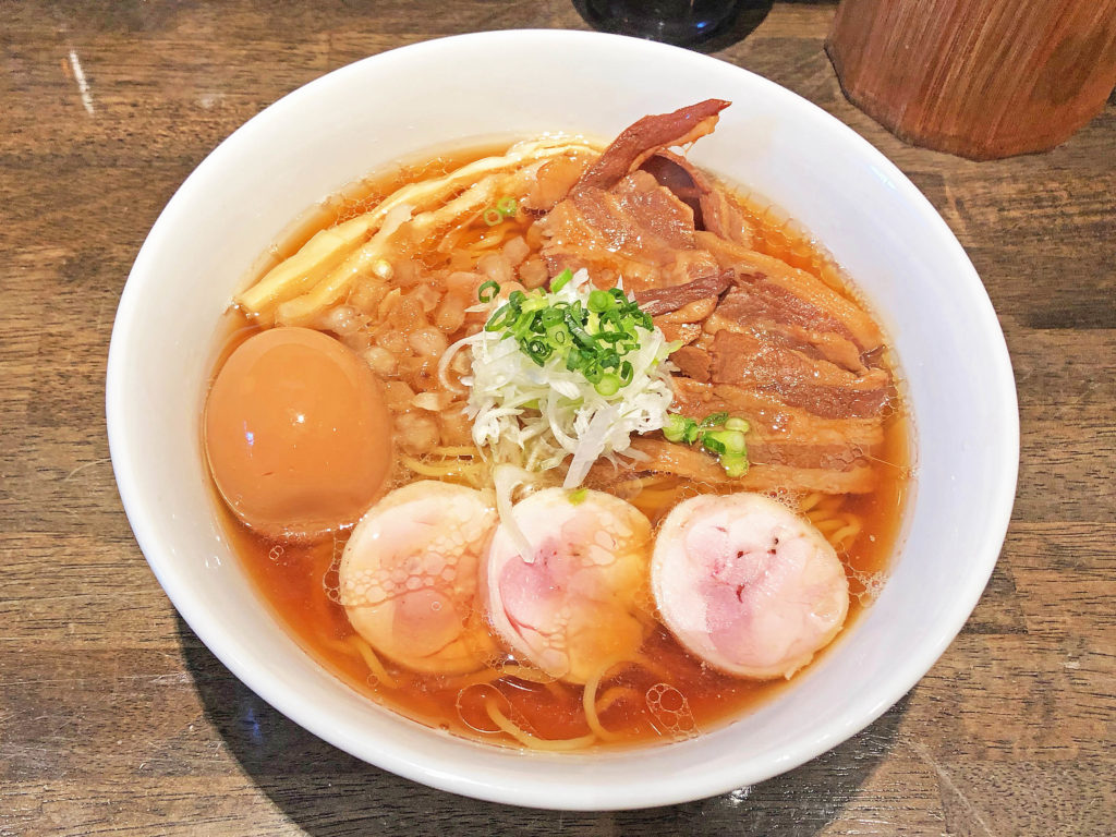 鶏出汁の様な軽やかな旨さの限定麺「豚清湯中華そば」:十人十色