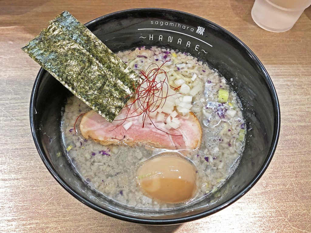 限定のオダサガのグレーは豚鶏魚のトリプルスープ：Sagamihara 欅 〜HANARE〜