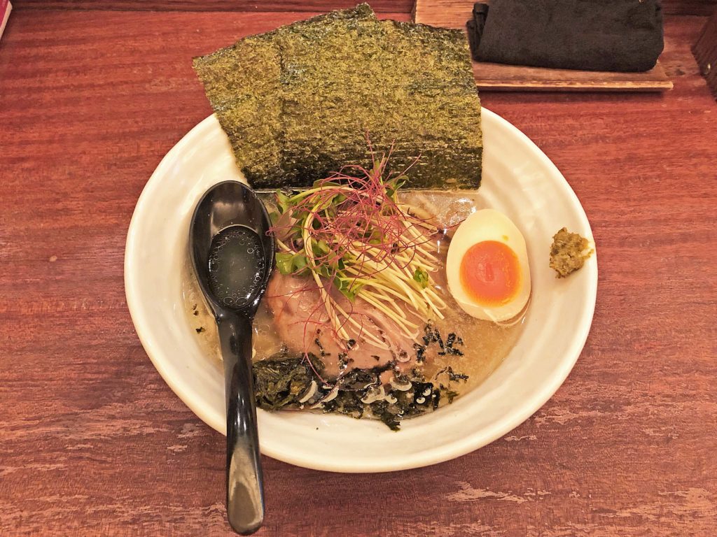 限定の「渦潮」は鯛の旨味を存分に味わえる一杯：辛麺　真空　町田本店