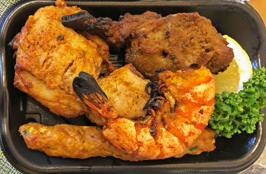 テイクアウトでも美味しいカレーとタンドリミックス：印度食堂　なんかれ