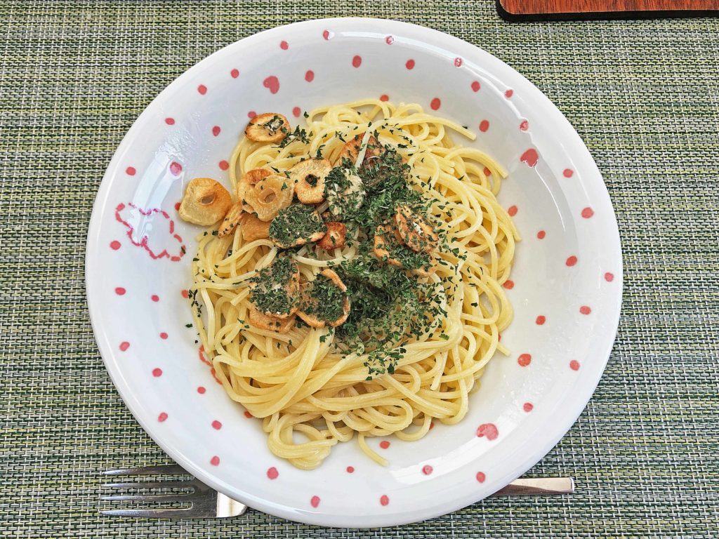 外出自粛でお家料理：簡単スパゲティ　ペペロンチーノ