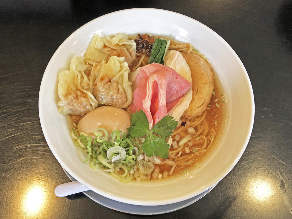 アニマルオフでも旨味しっかり：中華そば　麺や 六助