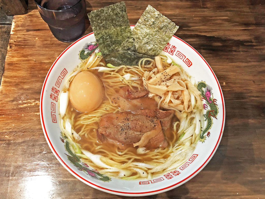 胡椒のパンチ炸裂!:十人十色の「悪魔😈肉の王様👑中華そば」