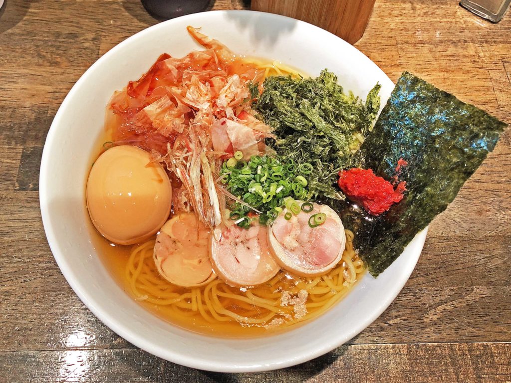 鰹出汁が香る激ウマスープ:長津田 十人十色の「冷やしカツオ麺」