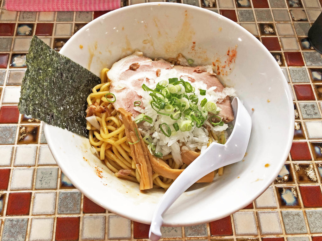 ツルモチ太麺に濃厚タレの「油そば」：町田　40番