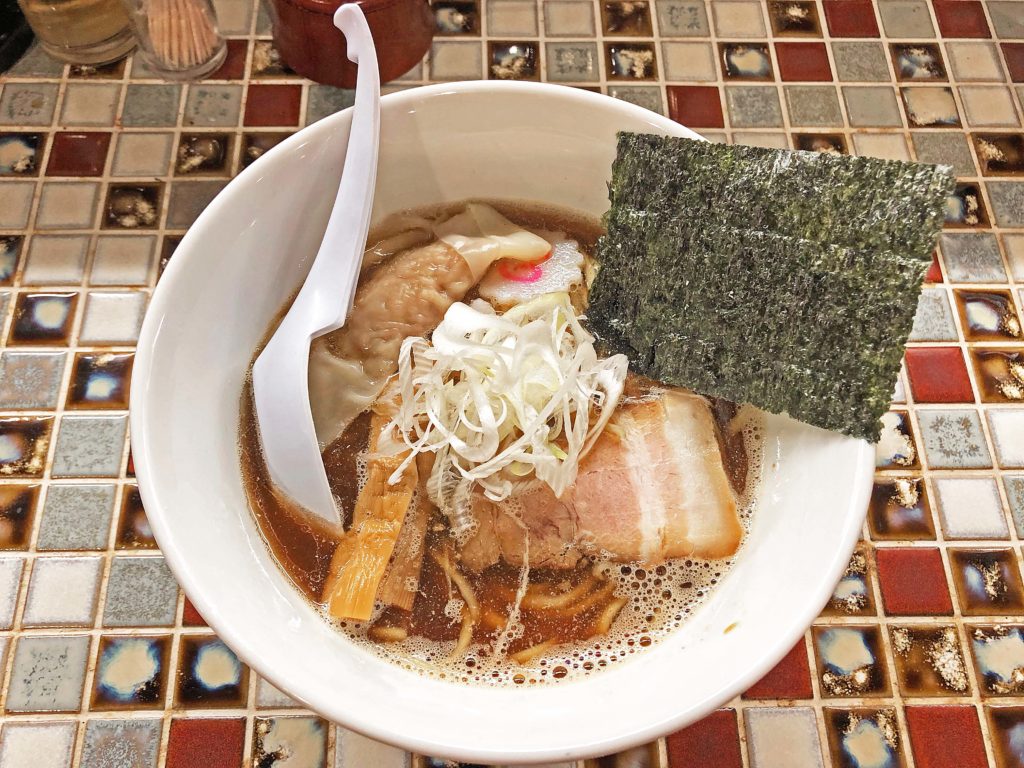 限定「海老と魚介の醤油ラーメン」は研ぎ澄まされた味:町田 40番