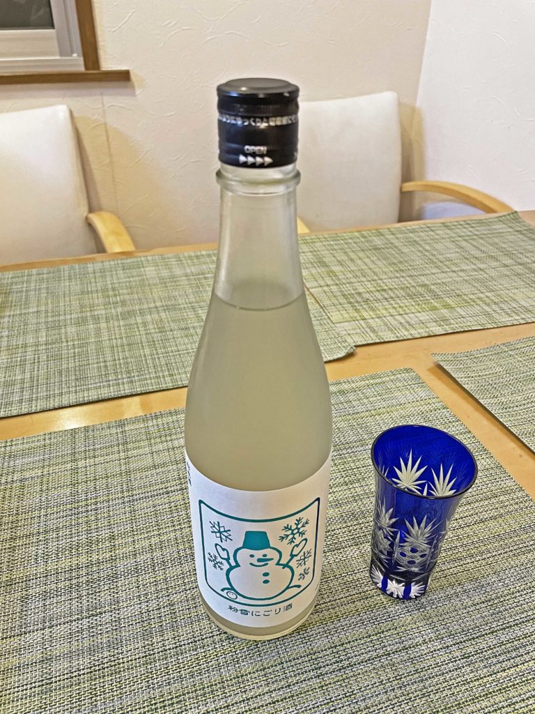 最近ハマっている日本酒の話：23.泉橋酒造　とんぼの越冬卵と雪だるまラベル～粉雪にごり～【純米吟醸】