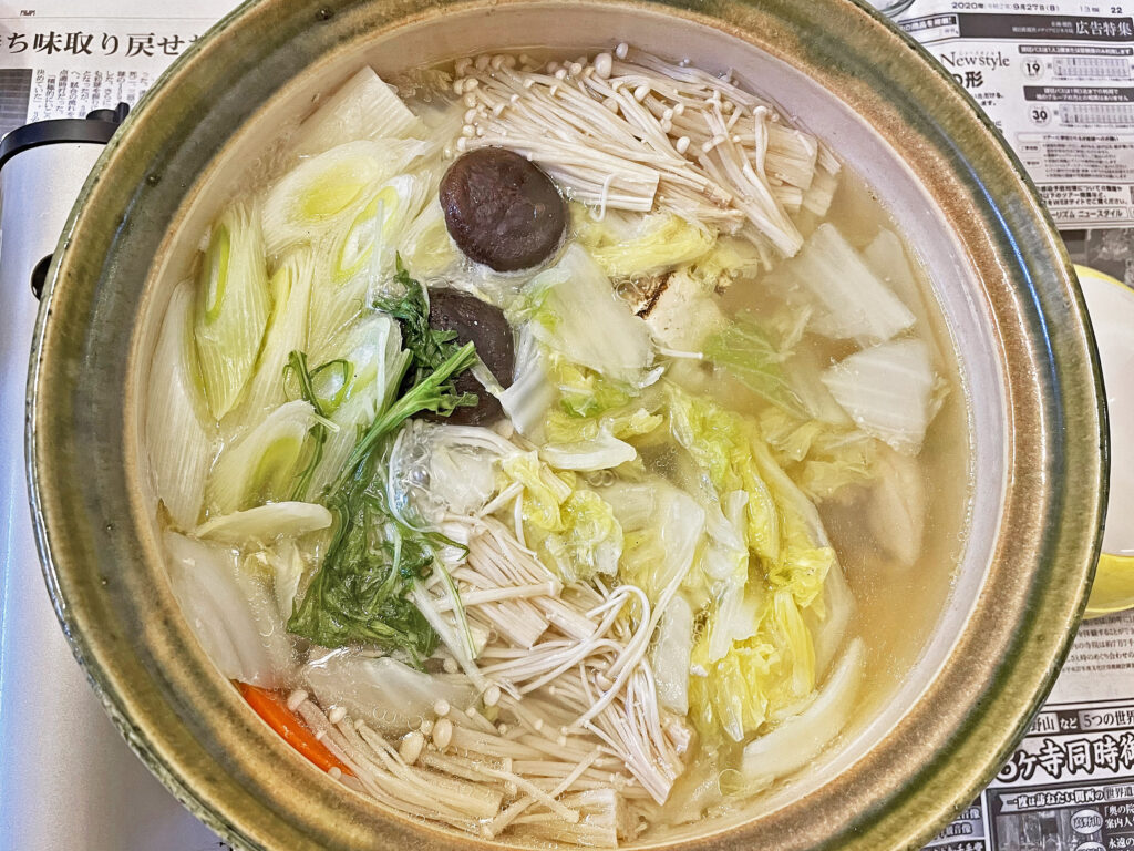 〆のうどんが旨い!寒い日にピッタリの「鶏モモ肉の簡単水炊き」