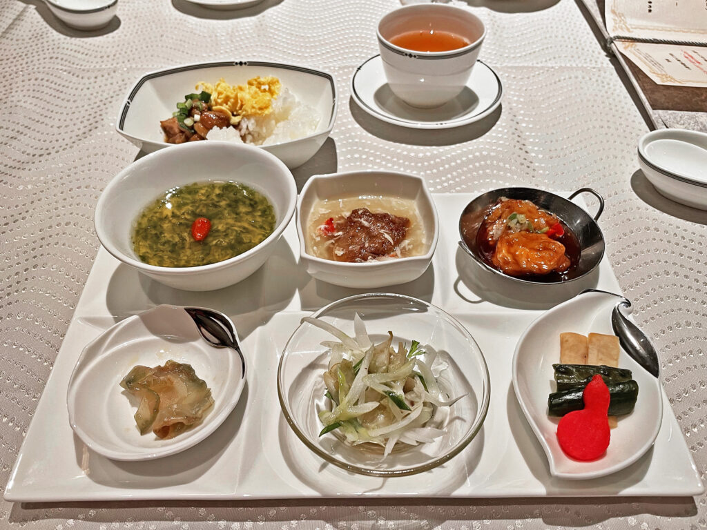 ミニ魯肉飯と肉まん、おかず盛り合わせが旨い！：中国料理　翠陽