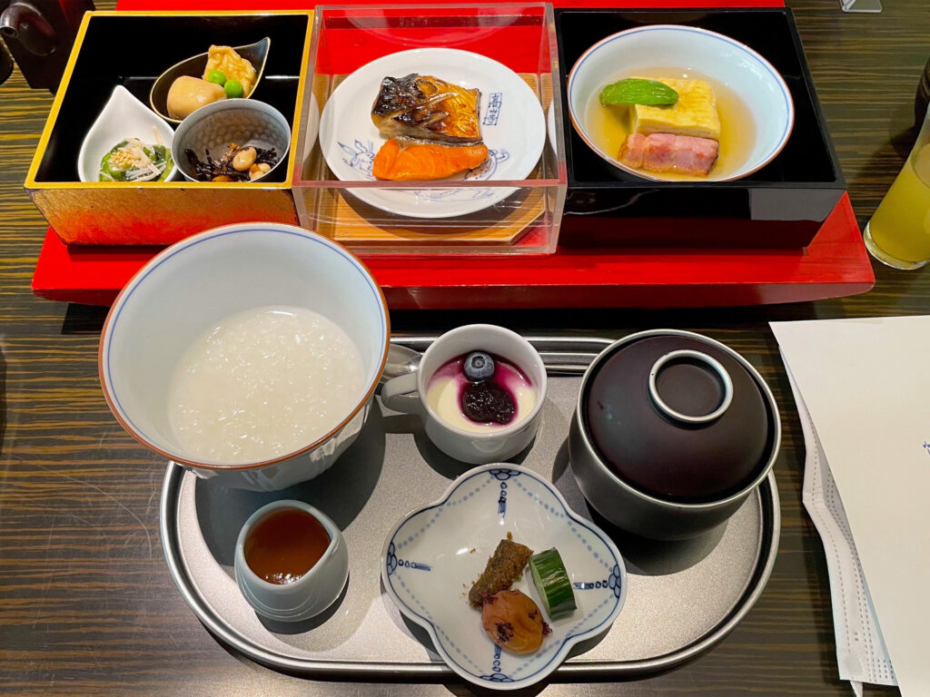 XIV湯河原離宮「日本料理　湯河原　華暦」の「湯河原 和朝食膳」