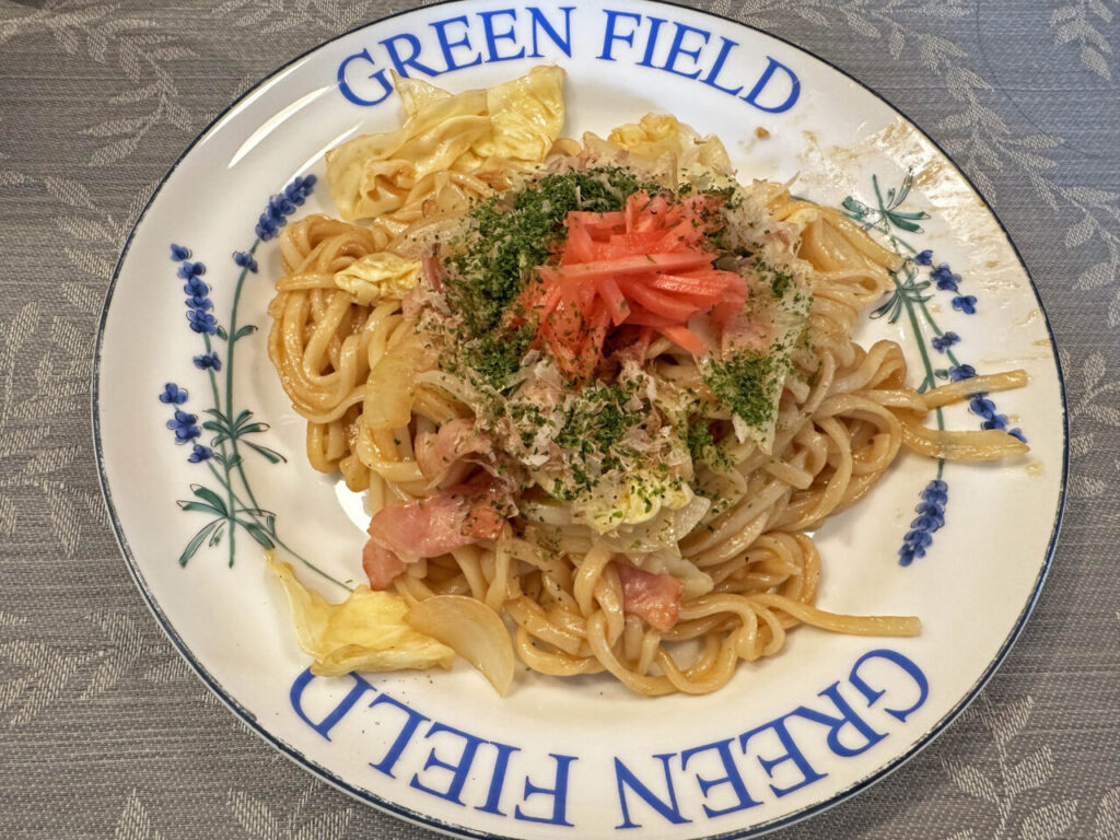 冷蔵庫の残り物で作る「我が家流 焼きうどん」
