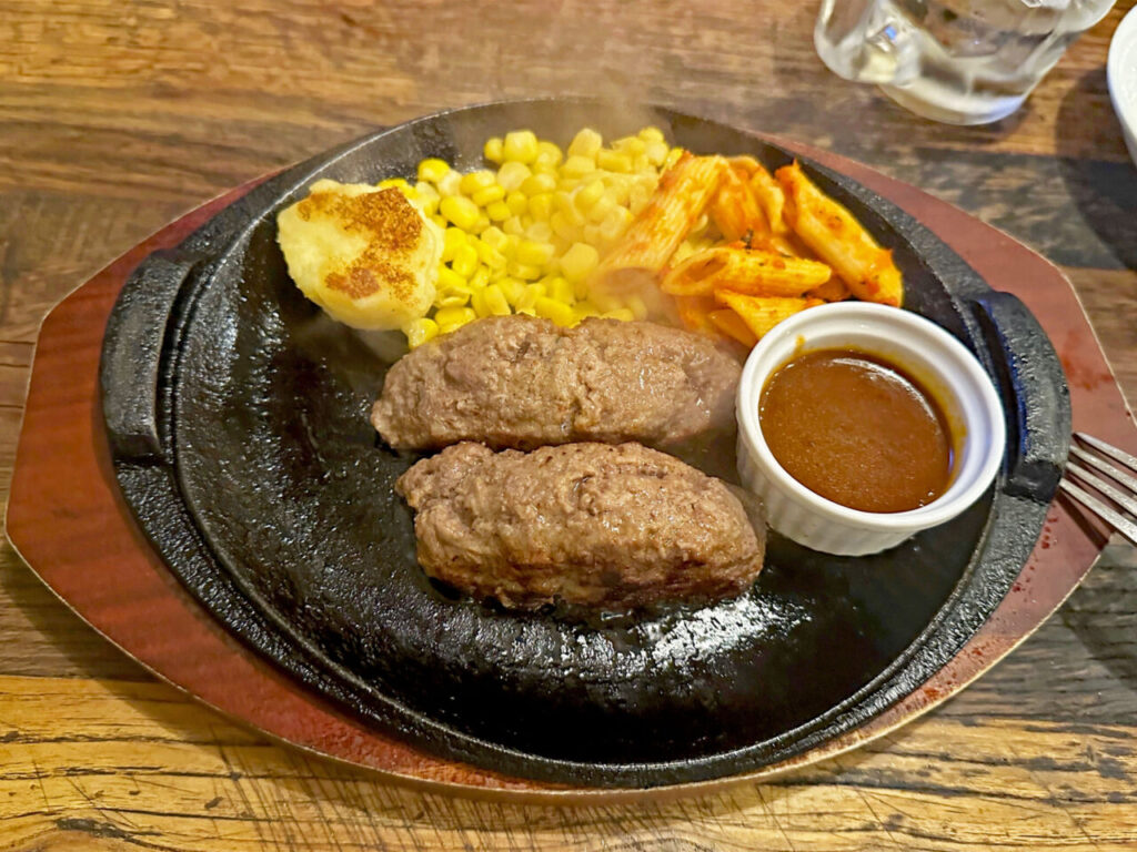 相模大野「ボンボネーラ・リコ」の「和牛国産牛ハンバーグ」と「特選ステーキ」