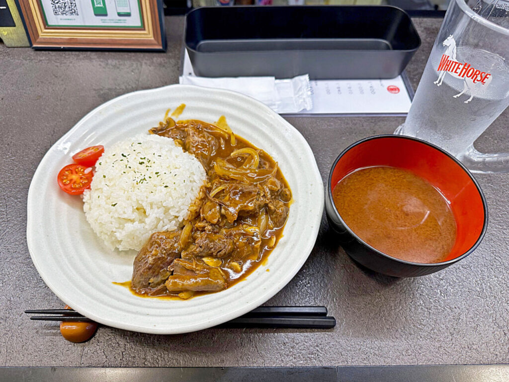 町田「ミートル」の「牛すじハヤシライス」