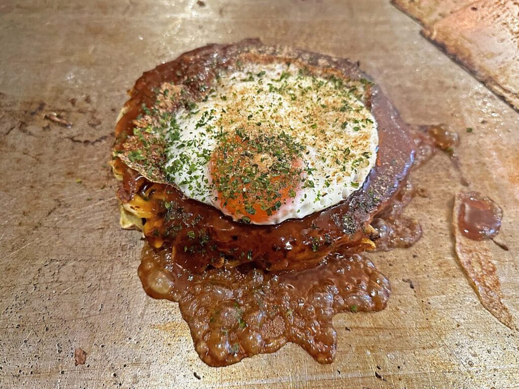 「月島もんじゃ おこげ 相模大野店」の「モダン焼き」と「明太もちチーズもんじゃ」