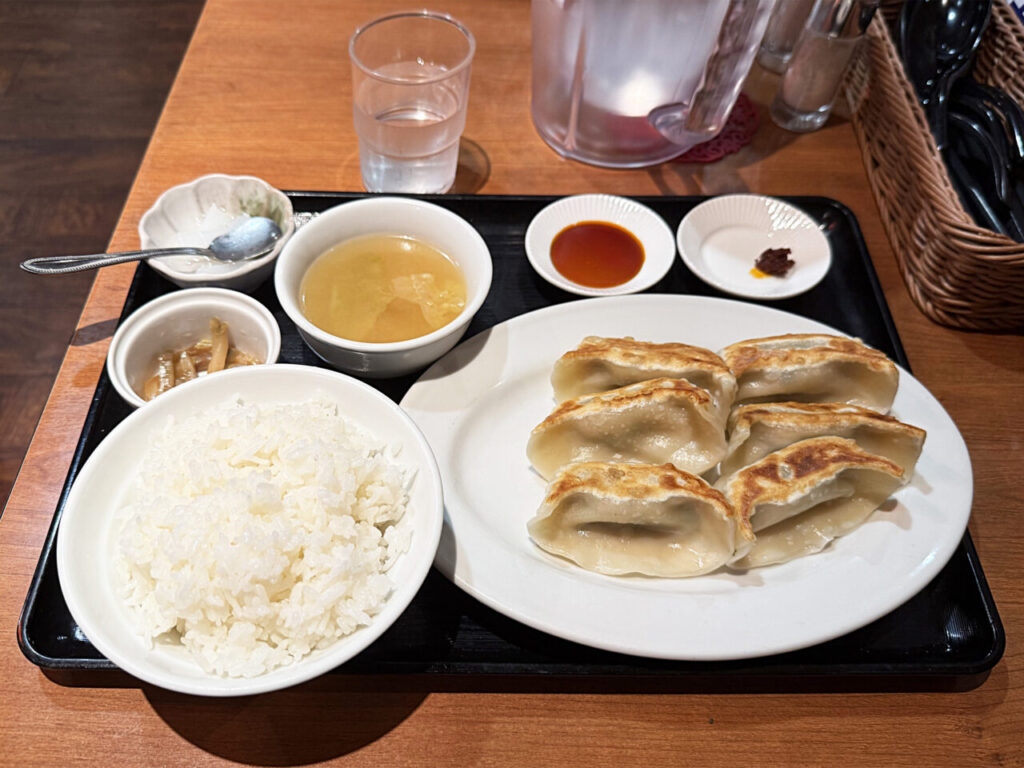 相模大野「餃子坊チャイナドール」の「黒豚餃子並盛(6個)定食」