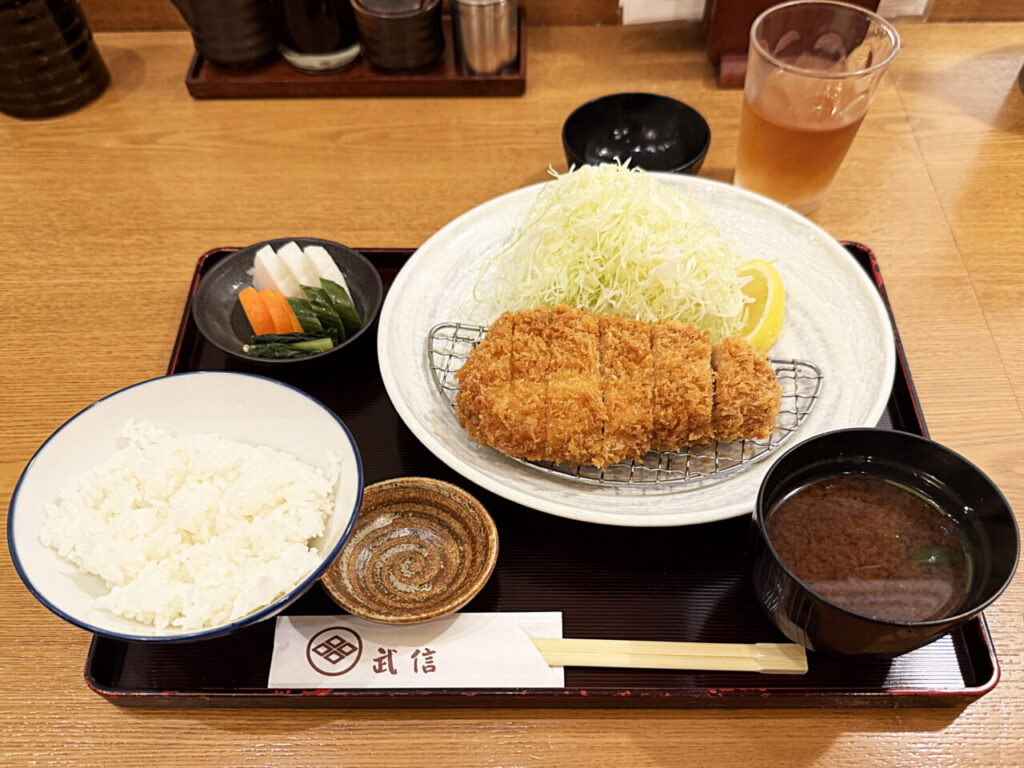 とんかつ100名店「とんかつ武信 代々木上原店」の「ロースかつ膳」
