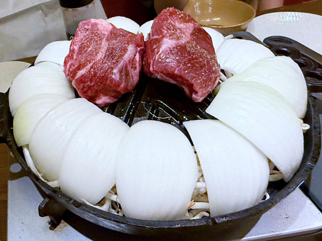 町田「肉塊ジンギスカン ラムロック」の「ラムロック」と「ラム肩ロース」