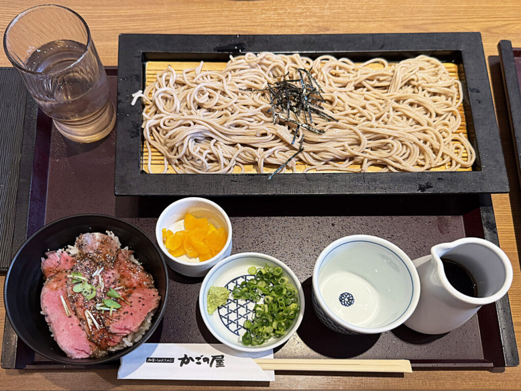 「和食・御肉処 かごの屋 NEOPASA岡崎店」の『プレミアム麺道楽』「ざるそば」と「ローストビーフ丼」