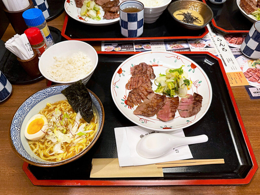仙台辺見　相模大野店の「上タン焼き定食とハーフラーメン（牛テールラーメン）」