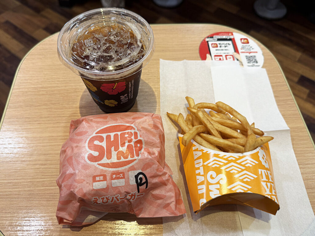 「ロッテリア 新宿小田急エース店」の「和風半熟月見 エビバーガーセット」