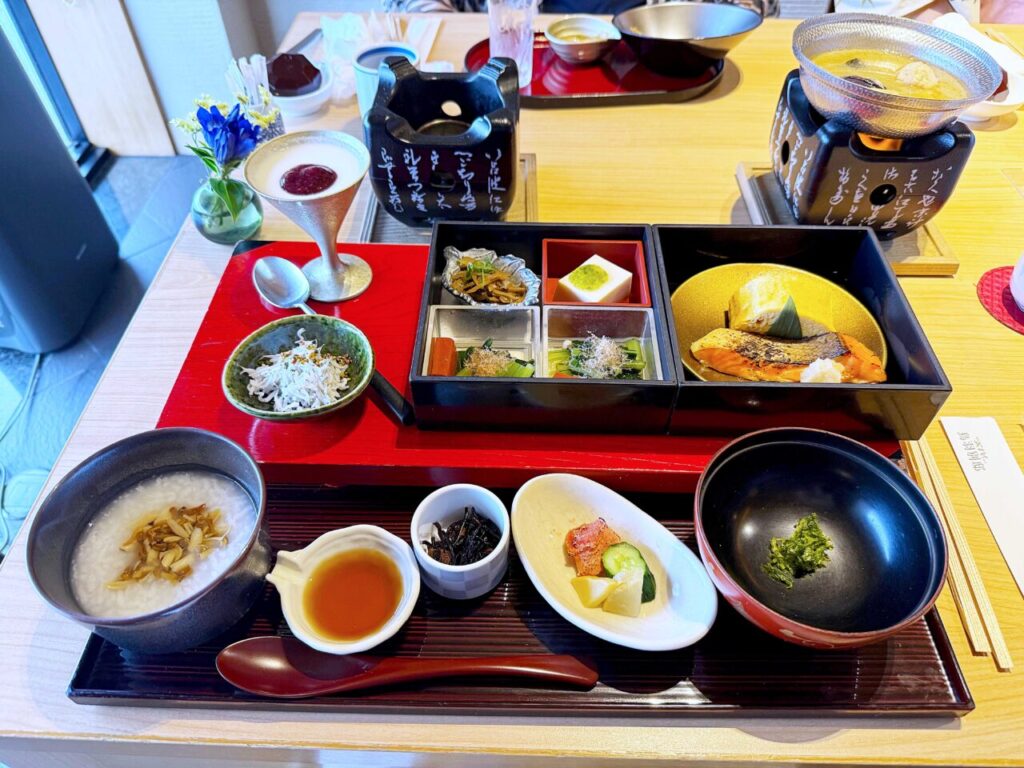XIV鳥羽別邸「日本料理 華暦」にて、「華暦 朝食膳」