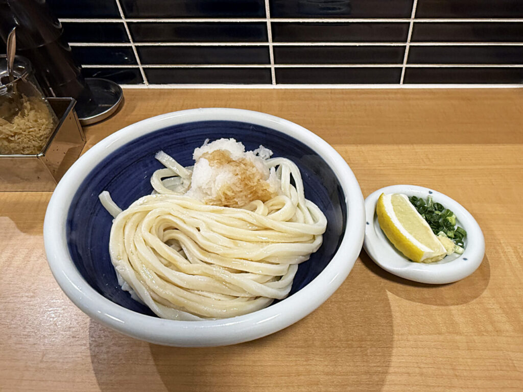 千駄木「うどん しろおび」の「おろしぶっかけうどん」