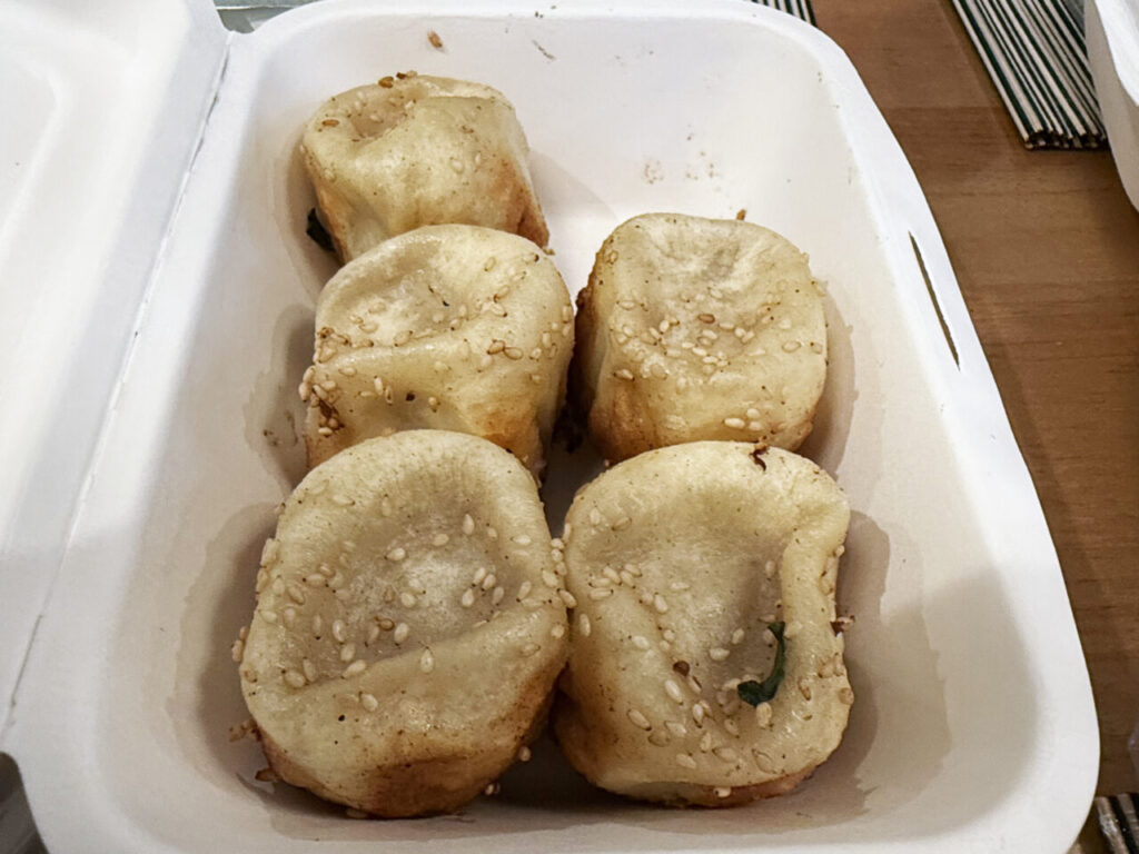 小陽生煎饅頭屋 (ショウヨウセンチンマンジュウヤ)の「焼き小籠包」