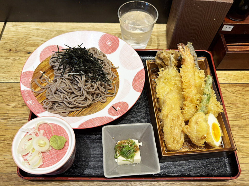日比谷「天ぷら天寅 ミッドタウン日比谷店」の「上天寅天そば」