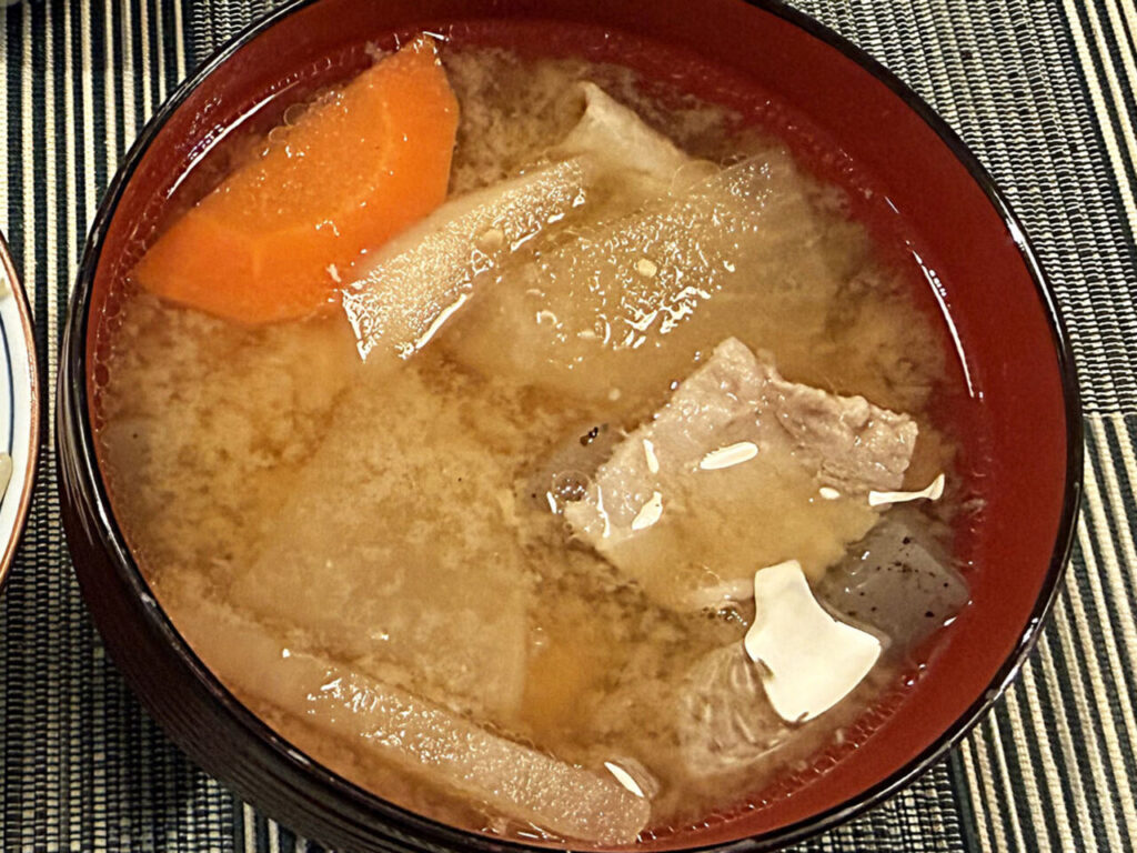 スーパーの「豚汁・けんちん汁の具」を使った「お手軽豚汁」の作り方