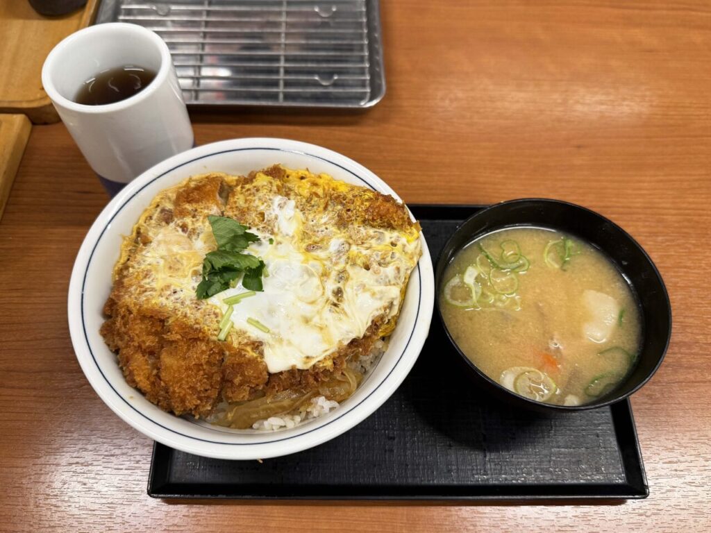 相模大野「とんかつ かつや 相模大野店」の「カツ丼(竹)」+「とん汁(小)」