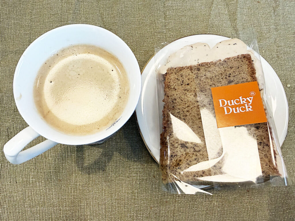 相模大野「Duckey Duck 相模大野駅ビル店」の「プレミアム紅茶シフォンケーキ」